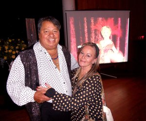 Lynette by huldeblyk afskeid